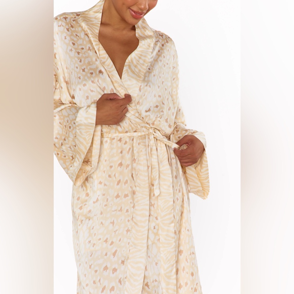 Show Me Your Mumu Harlow Robe in Animal Print.  NWT.